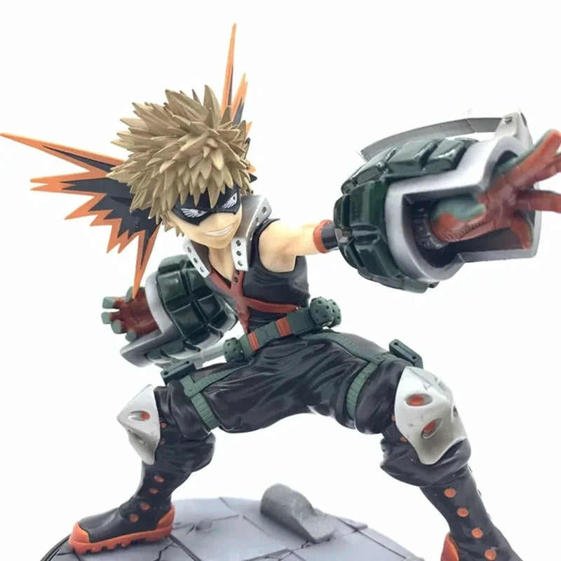 15cm Figurine My Hero Academia | Revivez l'intensité de My Hero Academia avec cette figurine de Bakugo Katsuki en version Battle. Fabriquée en PVC, elle est idéale pour les collections et les fans de l'univers