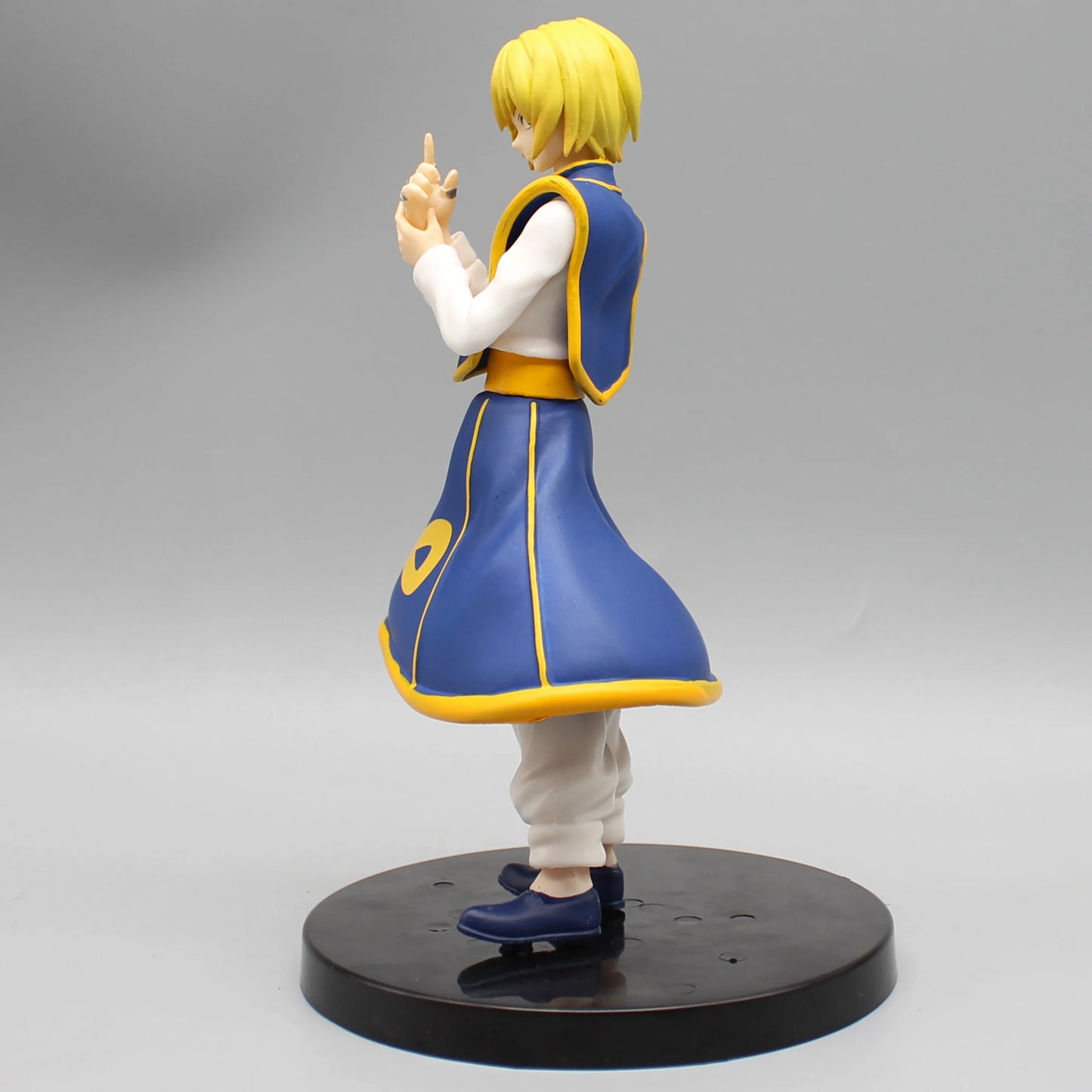 18cm HUNTER X HUNTER Figure | Collectible model representing Kurapika Kuruta, emblematic member of the protagonists in HUNTERxHUNTER. This figure is perfect for decorating a desk or giving as a birthday gift 