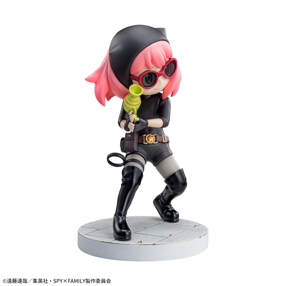 14cm Figurine Originale SEGA Luminasta Spy x Family | Figurine kawaii d'Anya Forger en tenue d'espionne. Ce modèle de SEGA, idéal pour les fans d'anime, est un objet de collection irrésistible