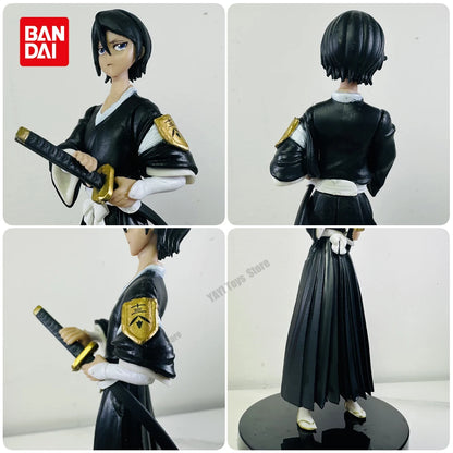 Descubre este conjunto de 3 figuras de BLEACH que presentan a Ichigo, Rukia y Kenpachi en posturas icónicas. Fabricados con PVC de alta calidad, son perfectos para añadirlos a una colección o como regalo para los fans del anime. 