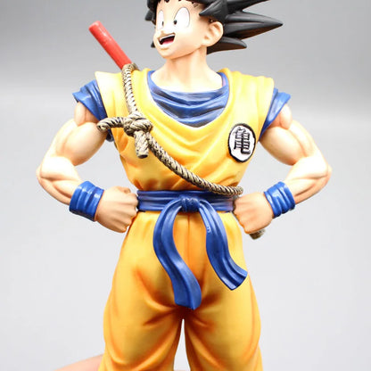 Figura Coleccionable Dragon Ball | Son Goku: Modelo en posición de pie representando a Goku con su bastón mágico. Una pieza perfecta para los fans del Anime, ideal como coleccionable. 