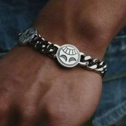 20cm Bracelet en acier argenté, doté d'un fermoir en T. Un accessoire mettant à l'honneur le personnage Ace avec les motifs "Smile & Angry". Parfait pour les fans qui souhaitent ajouter une touche unique à leur style