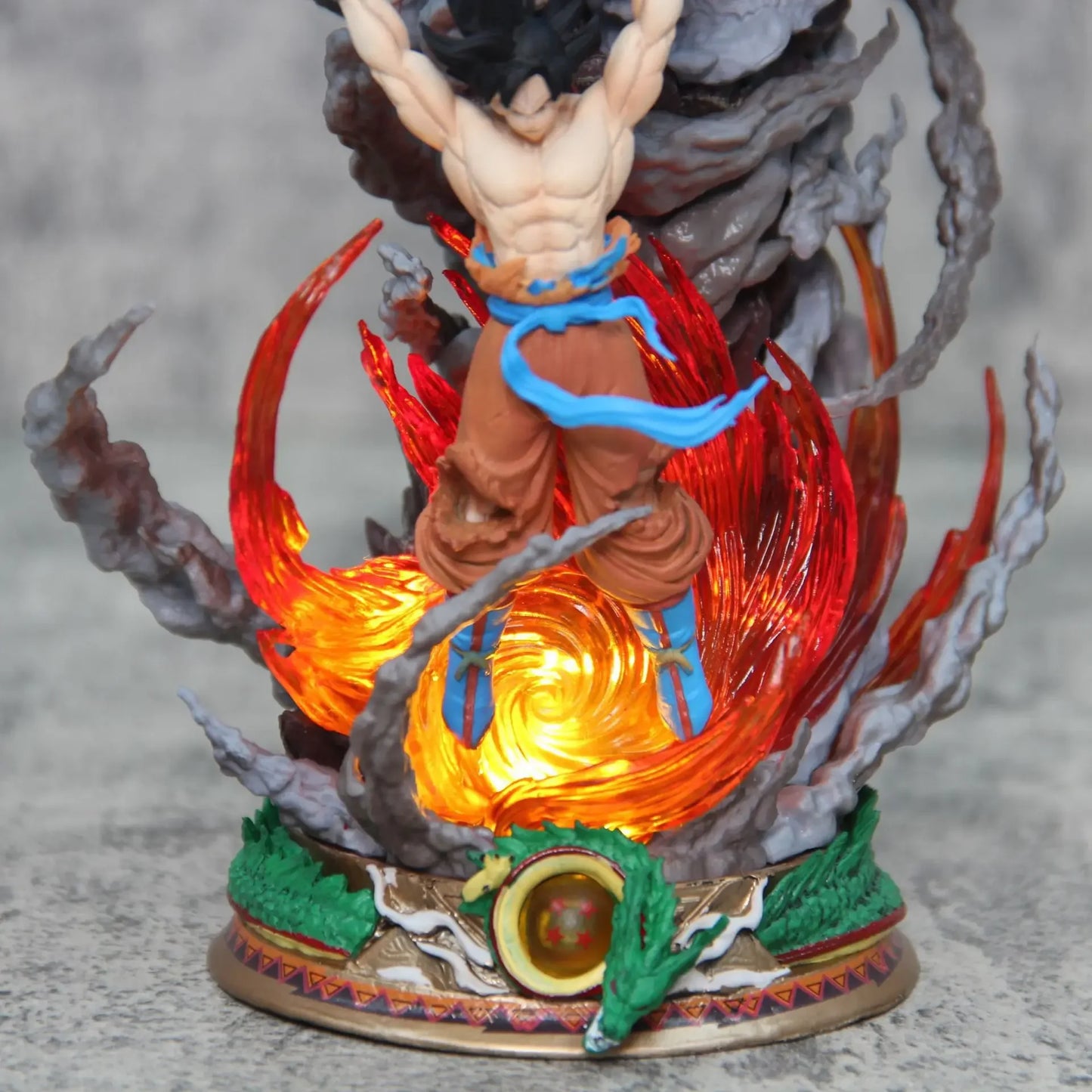 Figura Dragon Ball 23cm | Goku Súper Genki Dama. Un modelo coleccionable detallado, perfecto para los fans de Dragon Ball e ideal como decoración o regalo. 