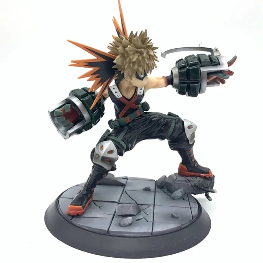 15cm Figurine My Hero Academia | Revivez l'intensité de My Hero Academia avec cette figurine de Bakugo Katsuki en version Battle. Fabriquée en PVC, elle est idéale pour les collections et les fans de l'univers