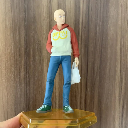 Figura One Punch Man de 18 cm | Figura de PVC de Saitama con una sudadera con capucha oppai, que captura un momento casual del héroe. Ideal para coleccionistas y fans de One Punch Man, así como como decoración o regalo.