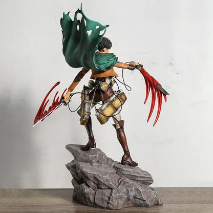 31-36cm Figurine Attack on Titan | Figurine représentant Levi & Mikasa Ackerman de l'anime Attack on Titan. Modèle idéal pour les fans et collectionneurs, parfait pour la décoration ou comme cadeau