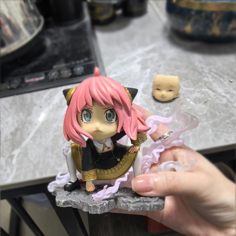 10-18cm Figurine SPY×FAMILY | Figurines collector en édition limitée représentant Anya Forger en tenue de cosplay des personnages de Chainsaw Man et One Piece. Ces figurines adorables et uniques sont parfaites pour les collectionneurs et les fans d'anime