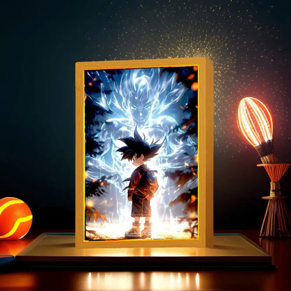 Lampe de Nuit LED Goku Dragon Ball : Cadre photo lumineux avec une figurine animée de Goku.  Parfait pour une décoration de chambre ou comme cadeau, cette lampe ravira les fans de Dragon Ball Z