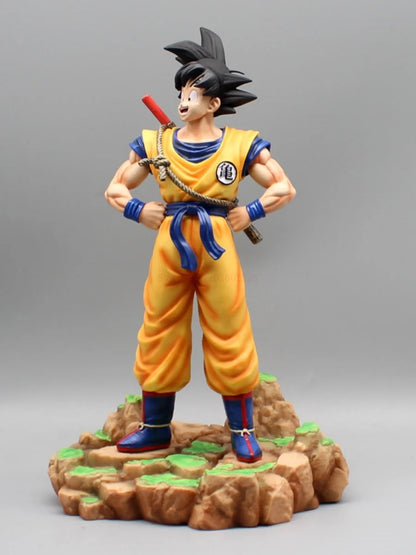 Figura Coleccionable Dragon Ball | Son Goku: Modelo en posición de pie representando a Goku con su bastón mágico. Una pieza perfecta para los fans del Anime, ideal como coleccionable. 