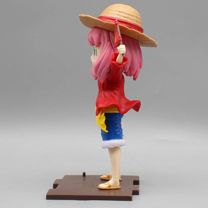 19cm Figurine SPY×FAMILY | Figurine collector en édition limitée représentant Anya Forger en cosplay de Luffy avec son chapeau de paille. Cette figurine kawaii et originale est parfaite pour les fans de SPY×FAMILY et One Piece