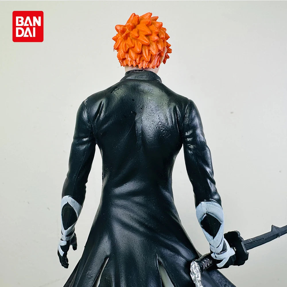 Descubre este conjunto de 3 figuras de BLEACH que presentan a Ichigo, Rukia y Kenpachi en posturas icónicas. Fabricados con PVC de alta calidad, son perfectos para añadirlos a una colección o como regalo para los fans del anime. 