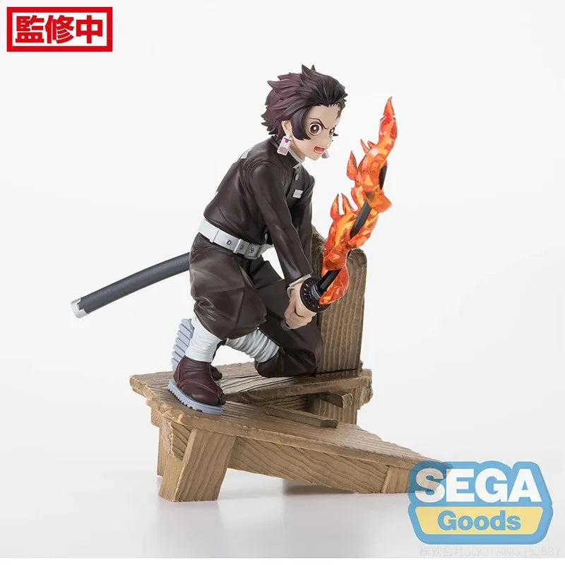 Figurines en PVC des personnages Tanjiro, Nezuko et Genya de Demon Slayer. Idéales pour les collectionneurs et les fans, ces figurines détaillées sont parfaites comme cadeau ou objet de collection