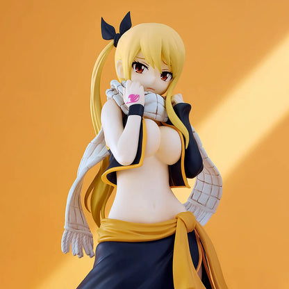 22cm Figurine BANDAI Fairy Tail | Figurine originale de Lucy Heartfilia dans la tenue de Natsu. Modèle en édition limitée avec des détails précis et une finition soignée, idéale pour les collectionneurs et les fans d'anime