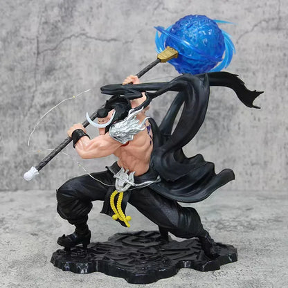 29cm Figurine One Piece | Edward Newgate, alias Barbe Blanche, avec effet LED. Cette pièce impressionnante capture la grandeur du légendaire pirate, idéale pour les fans de One Piece et les collectionneurs à la recherche d'un objet unique et lumineux.