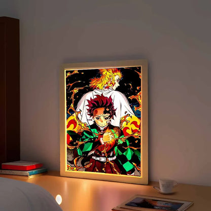 Marco LED USB Demon Slayer de 23X17cm con efecto de iluminación de escenario. Ideal para decorar una oficina o un dormitorio, esta lámpara es perfecta como regalo para los fans del anime. ¡Un accesorio único para iluminar y personalizar tu espacio! 