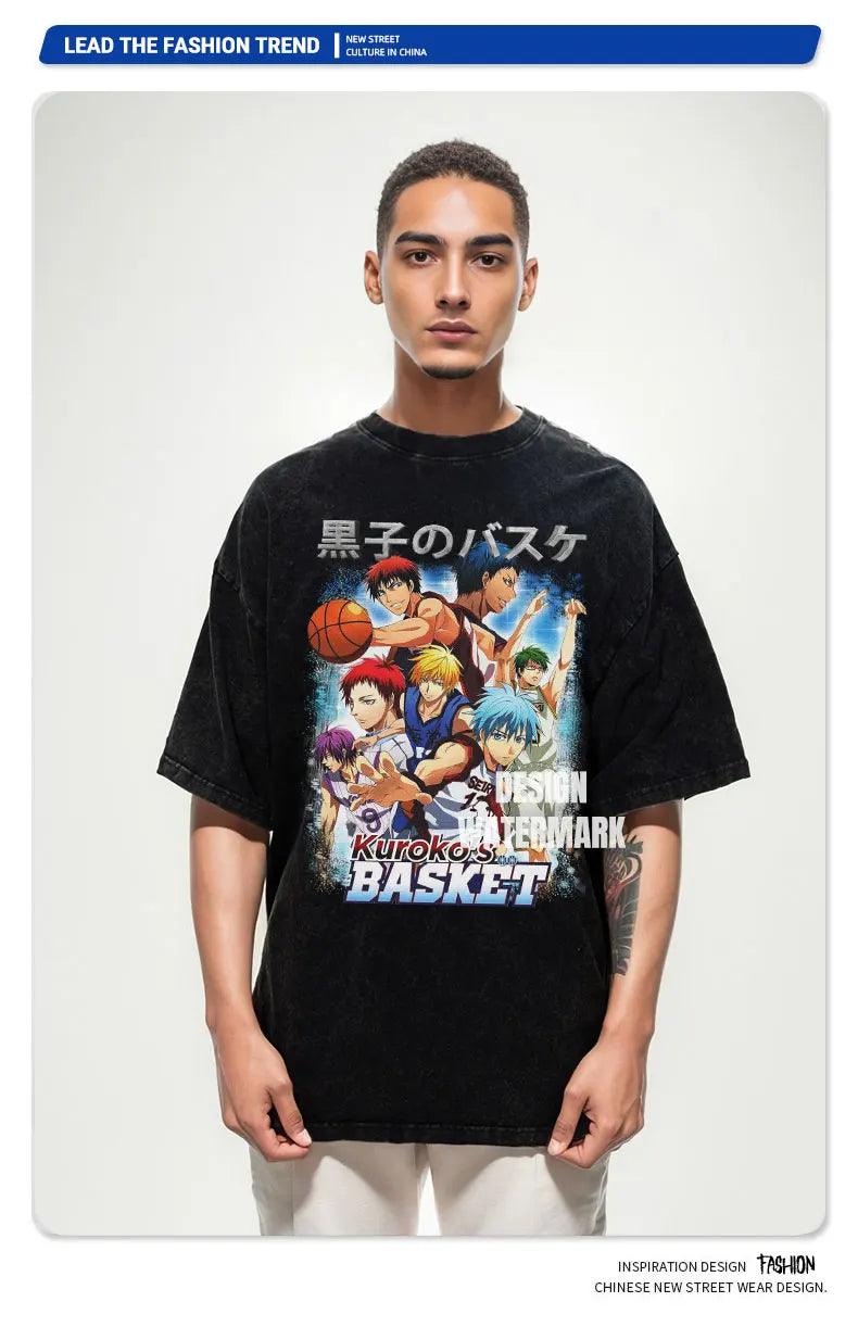 T-shirts vintage oversized avec design Kuroko Tetsuya et Aomine Daiki. Style streetwear inspiré du manga, parfait pour les fans. Disponible pour hommes