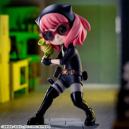 14cm Figurine Originale SEGA Luminasta Spy x Family | Figurine kawaii d'Anya Forger en tenue d'espionne. Ce modèle de SEGA, idéal pour les fans d'anime, est un objet de collection irrésistible