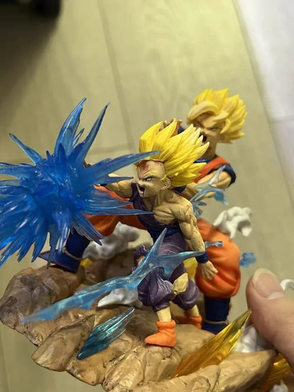 23cm Figurine Dragon Ball | Son Gohan et Son Goku Kamehameha contre Cell. Cette figurine dynamique est parfaite pour la décoration et la collection. Un cadeau idéal pour les fans de Dragon Ball Z !