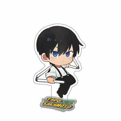 Présentoir acrylique de 10cm représentant les personnages de Sakamoto Days. Parfait pour les collections d'anime, cet accessoire mignon sert également de décoration pour chambre ou bureau