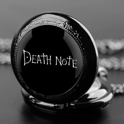 Montre à quartz avec design de Death Note sous un dôme en verre. Parfait comme pendentif sur chaîne, idéal comme cadeau pour les fans de Death Note