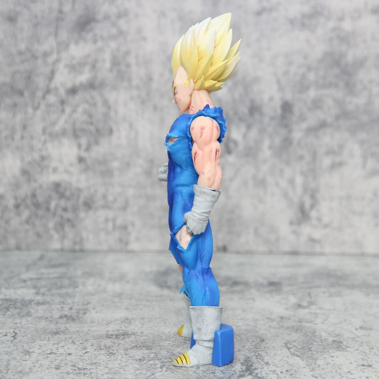 Figura Dragon Ball 20cm | Majin Vegeta Super Saiyajin. ¡Agrega esta pieza icónica a tu colección o regálala a un entusiasta de Dragon Ball! 