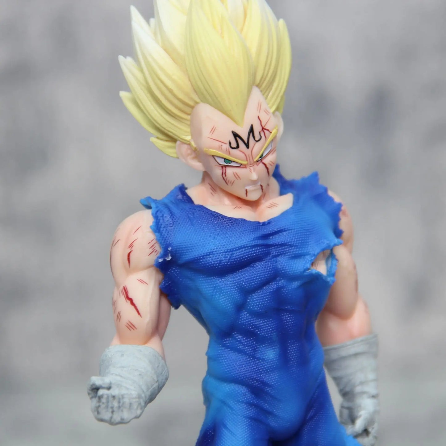 Figura Dragon Ball 20cm | Majin Vegeta Super Saiyajin. ¡Agrega esta pieza icónica a tu colección o regálala a un entusiasta de Dragon Ball! 