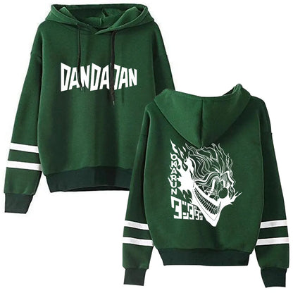 Sweatshirt Dandadan | Adoptez le style avec ce sweatshirt Dandadan à l'effigie d'Okarun ! Conçu sans poches, à manches longues et avec une capuche, ce pull unisexe est parfait pour les fans d'anime