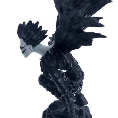 27cm Figurine Death Note | Figurine de 27 cm représentant Ryuk de Death Note. Fabriquée en PVC, cette figurine est un modèle détaillé, parfait pour les collectionneurs et comme décoration. Idéale comme jouet ou cadeau pour les fans de l'anime