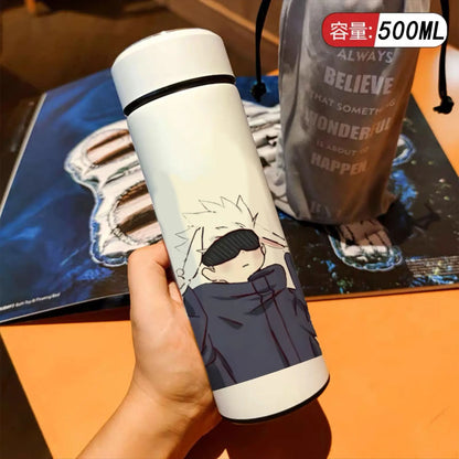 500ml Thermos Isotherme pour les fans de Jujutsu Kaisen, découvrez ce thermos isotherme inspiré conçu avec une grande capacité pour garder vos boissons à température idéale tout en affichant un design de votre personnage préféré