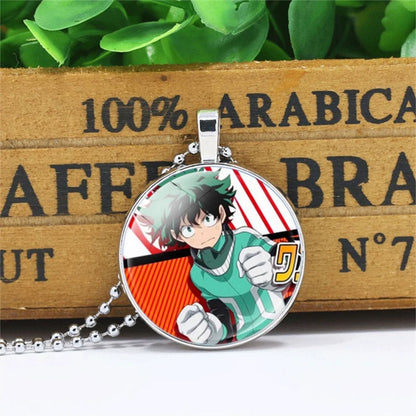 Collier My Hero Academia avec un pendentif rond stylé, inspiré de des personnages de My Hero Academia. Accessoire idéal pour compléter un look ou offrir en cadeau