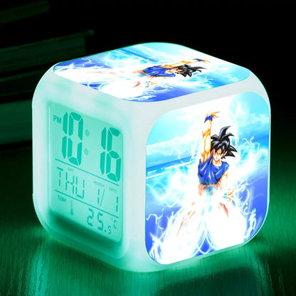 Réveil DRAGON BALL avec éclairage multicolore. Idéal pour les fans de l'anime, ce réveil combine style et fonctionnalité avec des animations lumineuses. Un cadeau parfait pour égayer les matins !