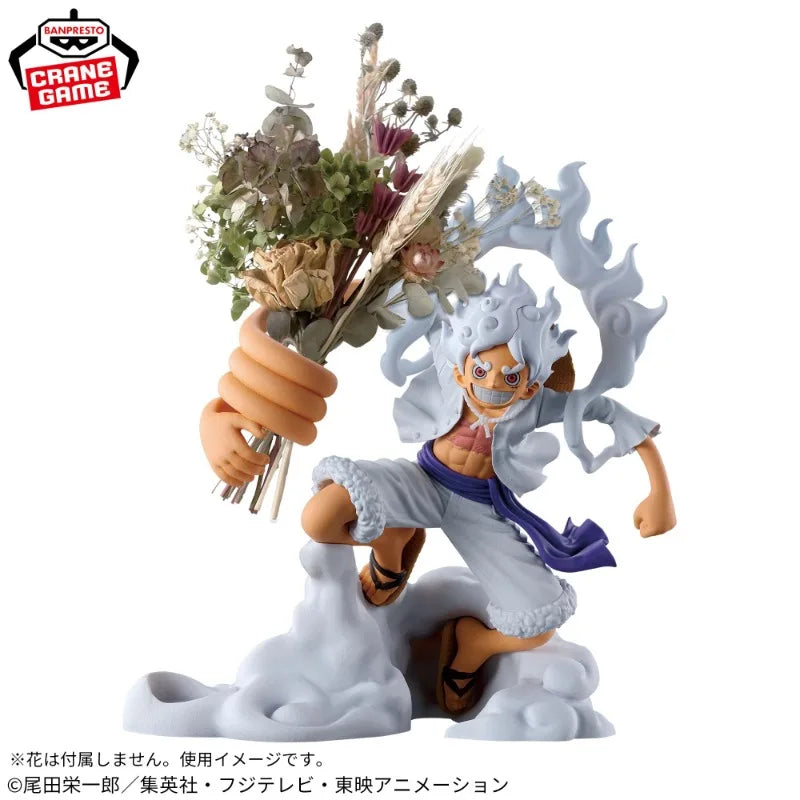 12cm Figurine BANDAI de Luffy en mode Gear 5 Nika, issue de One Piece. Modèle détaillé en PVC, parfait pour les collectionneurs et les fans de l'anime. Idéal comme cadeau ou pour compléter une collection