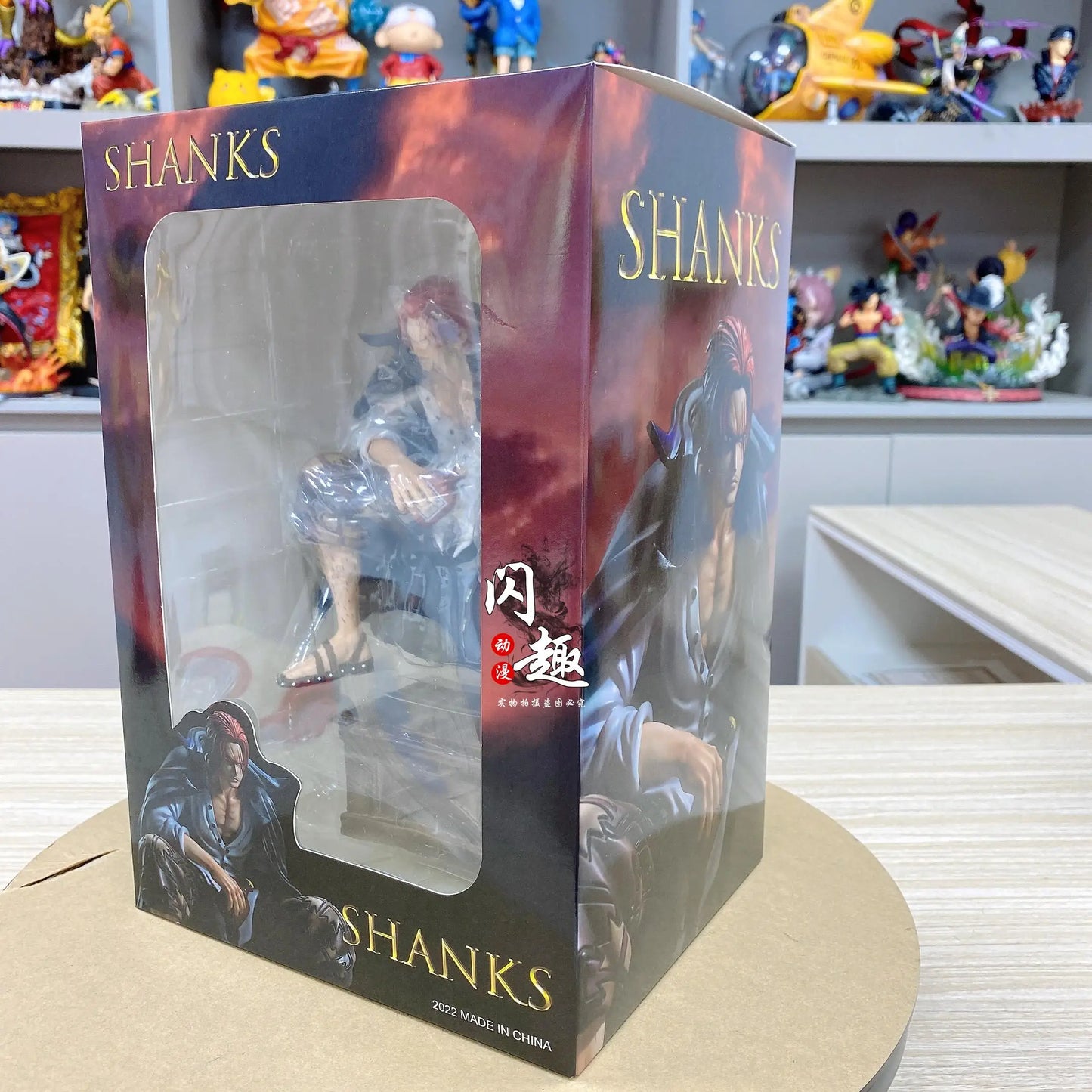 17cm Figurine One Piece | Figurine représentant Shanks le Roux, le célèbre Yonko. Parfaite pour les fans et collectionneurs, cette figurine est idéale pour décorer et enrichir toute collection d’anime