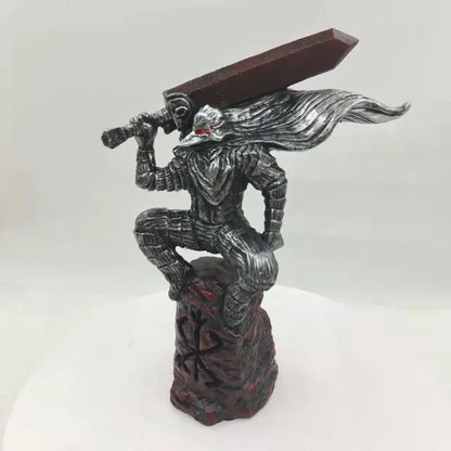 17-25cm Figurines BANDAI | Figurine de Guts en armure Berserker. Parfait pour les fans de Berserk et les amateurs de modèles de collection. Un ajout impressionnant pour toute étagère ou vitrine