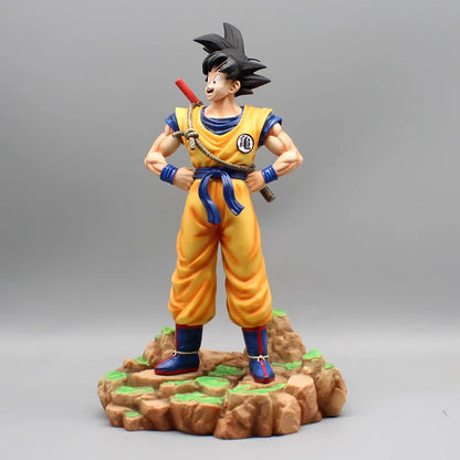 Figura Coleccionable Dragon Ball | Son Goku: Modelo en posición de pie representando a Goku con su bastón mágico. Una pieza perfecta para los fans del Anime, ideal como coleccionable. 