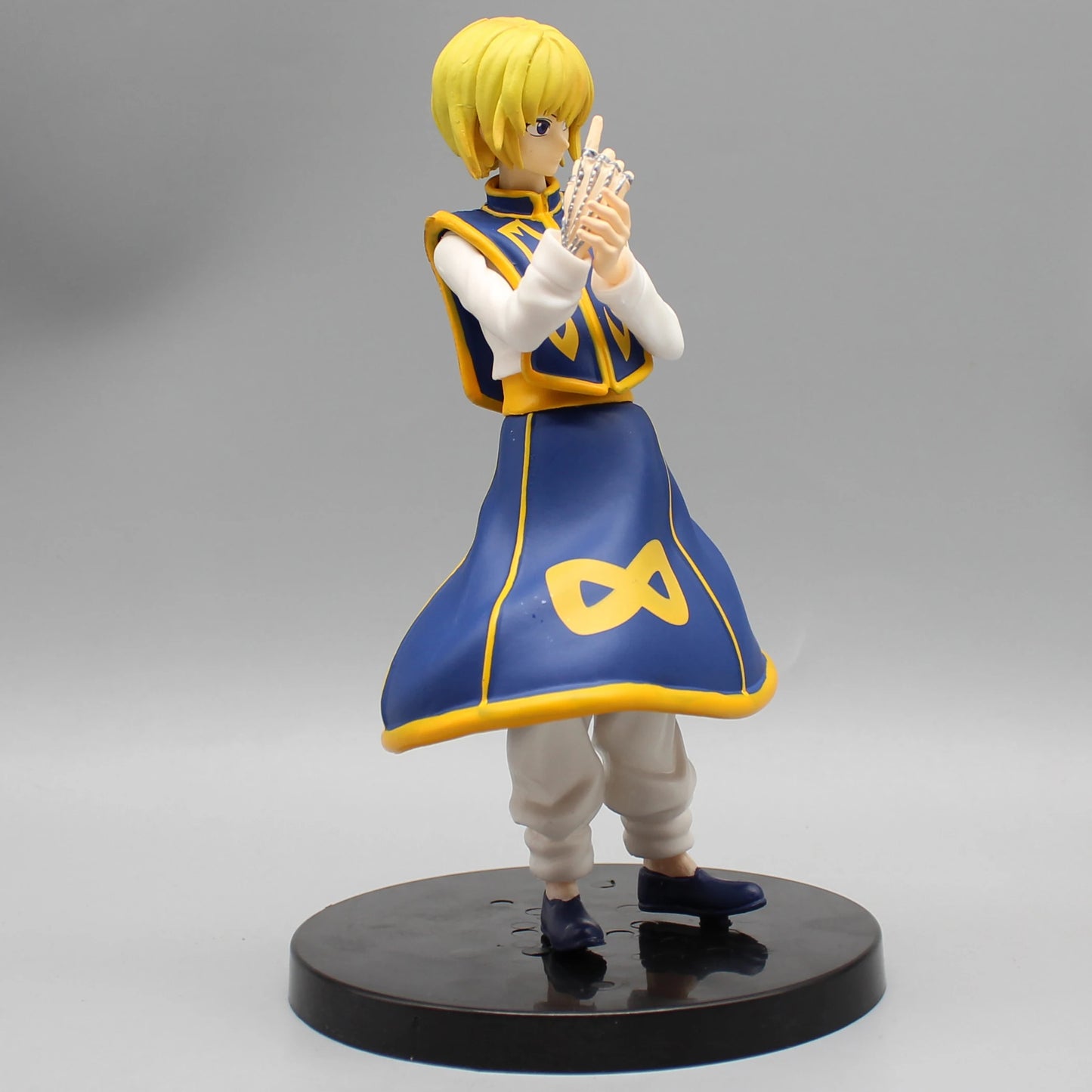 18cm HUNTER X HUNTER Figure | Collectible model representing Kurapika Kuruta, emblematic member of the protagonists in HUNTERxHUNTER. This figure is perfect for decorating a desk or giving as a birthday gift 