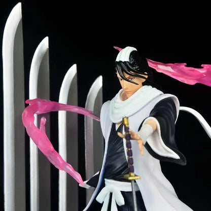 32cm Figurine BLEACH | Apportez l'univers de BLEACH chez vous avec cette figurine collector de Kuchiki Byakuya. Fabriquée en PVC de haute qualité, cette figurine aux détails impressionnants est idéale comme statue décorative ou pièce de collection