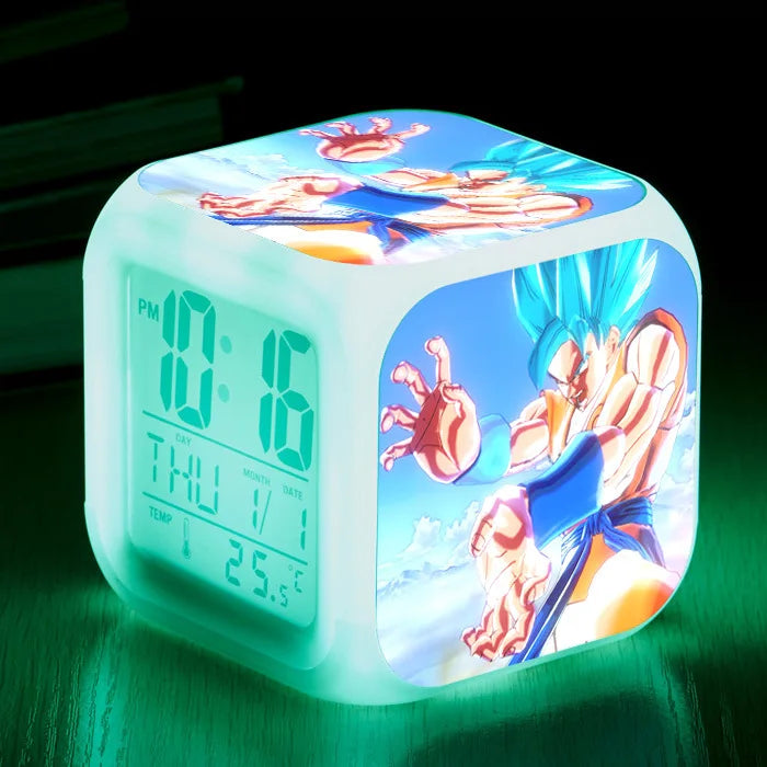 Réveil DRAGON BALL avec éclairage multicolore. Idéal pour les fans de l'anime, ce réveil combine style et fonctionnalité avec des animations lumineuses. Un cadeau parfait pour égayer les matins !