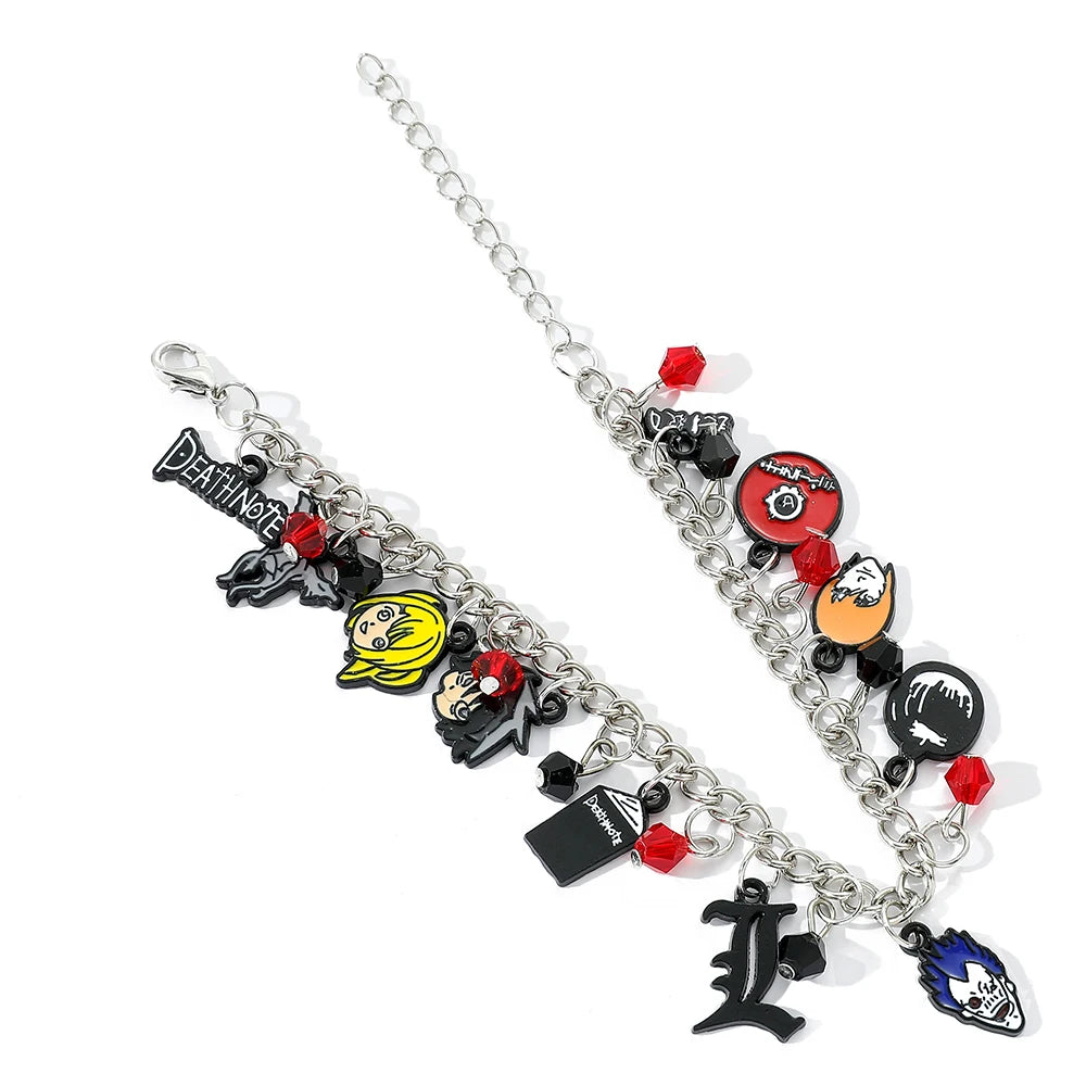 Bracelet à breloques avec pendentifs des personnages de Death Note. Parfait pour les fans de l'anime, cet accessoire stylé est un excellent cadeau. Idéal pour compléter une tenue avec une touche d’anime