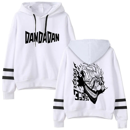 Sweatshirt Dandadan | Adoptez le style avec ce sweatshirt Dandadan à l'effigie d'Okarun ! Conçu sans poches, à manches longues et avec une capuche, ce pull unisexe est parfait pour les fans d'anime