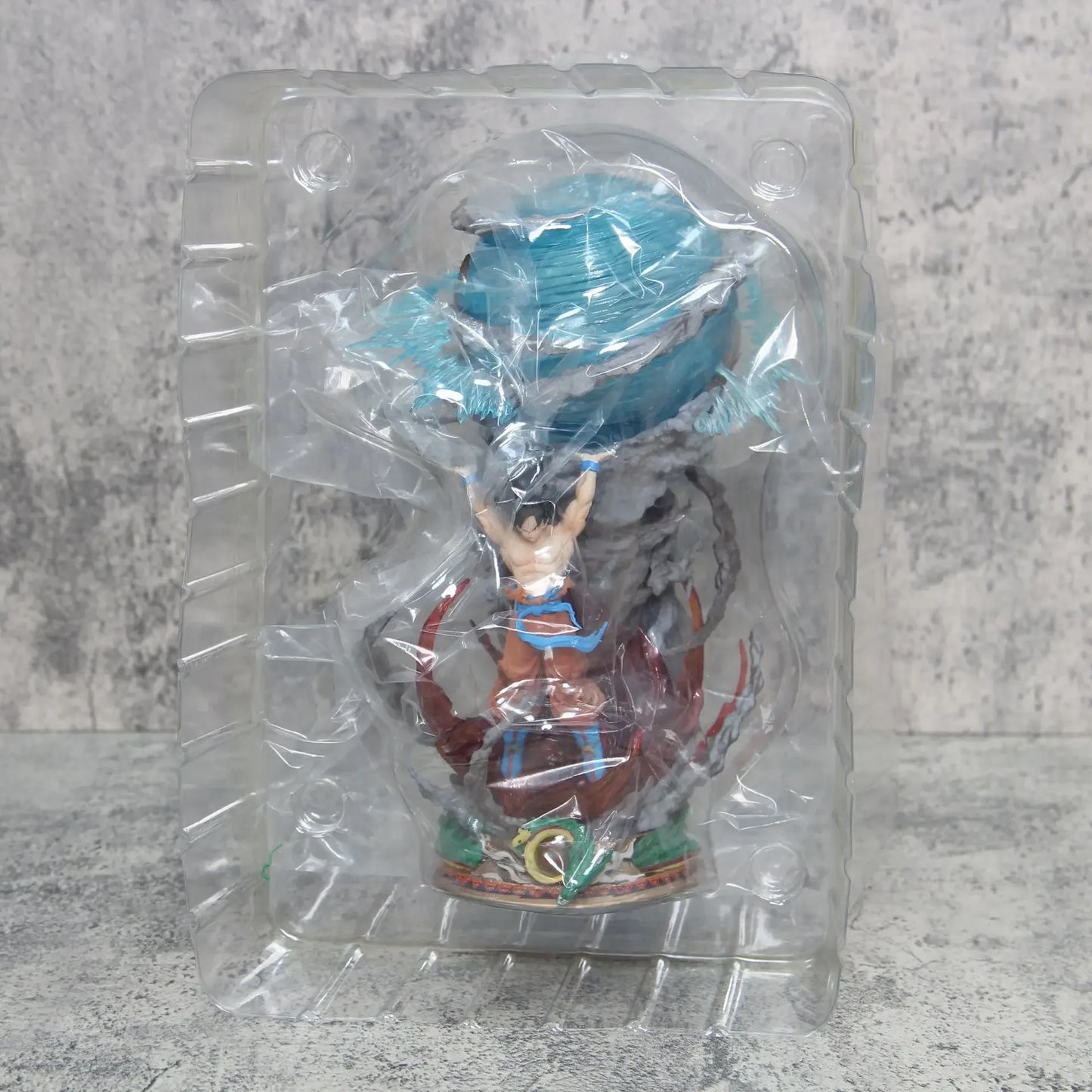 Figura Dragon Ball 23cm | Goku Súper Genki Dama. Un modelo coleccionable detallado, perfecto para los fans de Dragon Ball e ideal como decoración o regalo. 