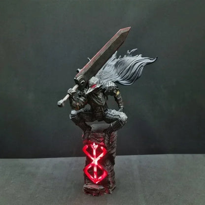 17-25cm Figurines BANDAI | Figurine de Guts en armure Berserker. Parfait pour les fans de Berserk et les amateurs de modèles de collection. Un ajout impressionnant pour toute étagère ou vitrine