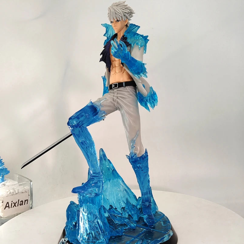 30cm Figurine Bleach | Plongez dans l'univers de Bleach avec cette figurine de Hitsugaya Toshiro. Réalisée en PVC de haute qualité, elle capture fidèlement l'apparence du capitaine de la 10e division avec des détails impressionnants