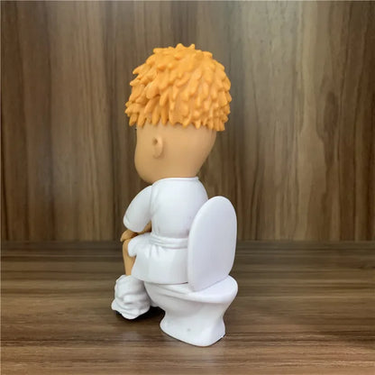 Figura de PVC ONE PUNCH MAN de 15cm de Saitama en su versión "WC Bad Taste" con divertida peluca. Una figura divertida y única para coleccionistas y fanáticos de One Punch Man. Ideal como regalo o decoración.