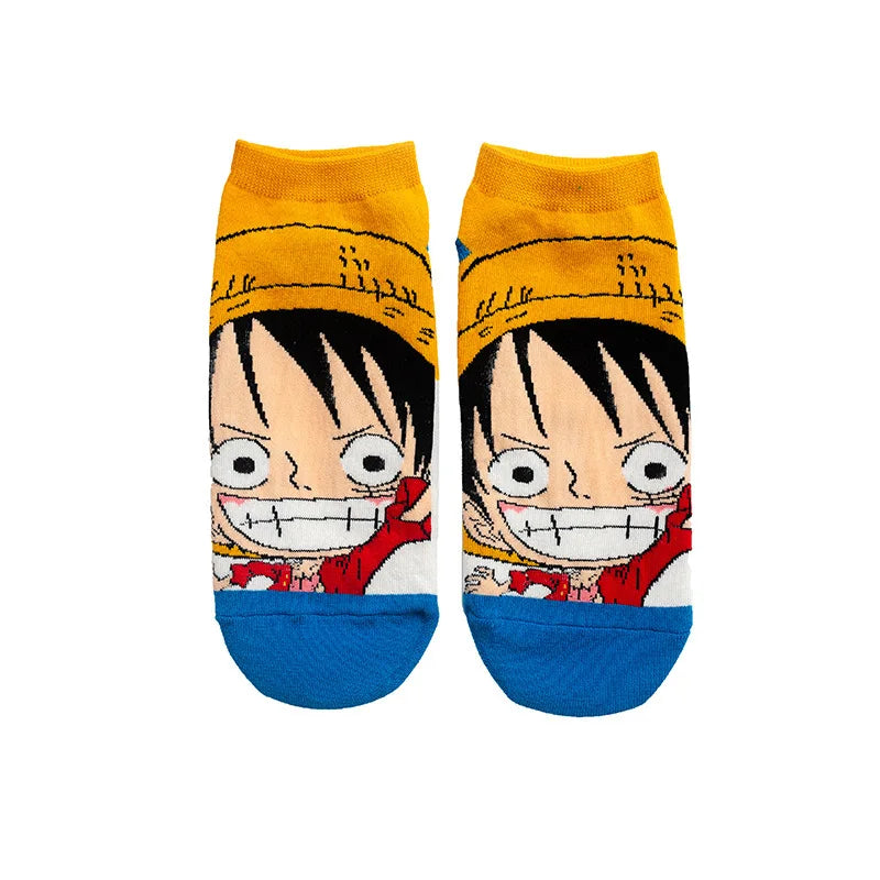 Chaussettes en coton pour hommes et femmes, mettant en avant les personnages emblématiques Luffy et Chopper de l'univers One Piece. Alliant confort et style, elles sont idéales pour les fans de l'anime