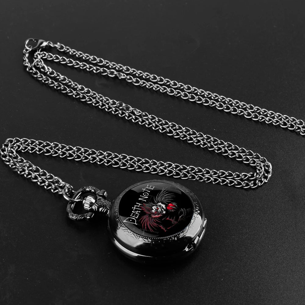 Montre à quartz Death Note avec design de Ryuk sous un dôme en verre. Parfait comme pendentif sur chaîne, idéal comme cadeau pour les fans de Death Note