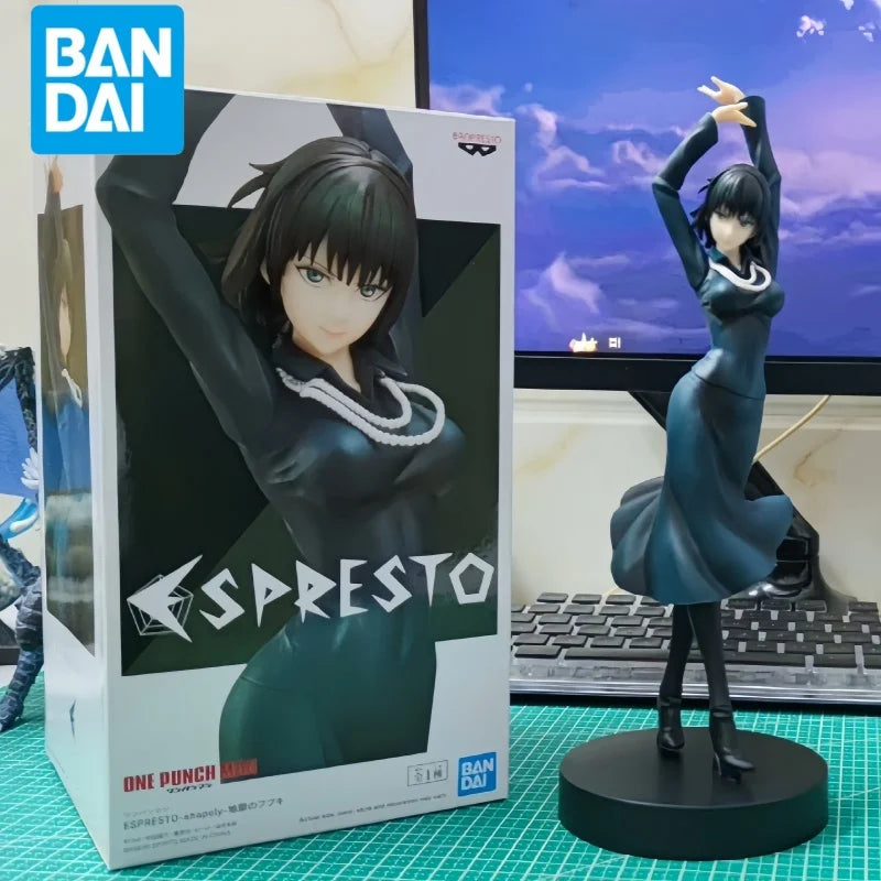 22cm Figurine BANDAI BANPRESTO One Punch Man | Figurine officielle Bandai représentant Jigoku no Fubuki dans une pose élégante. Idéal pour les fans d'anime et les collectionneurs, parfait comme cadeau de Noël