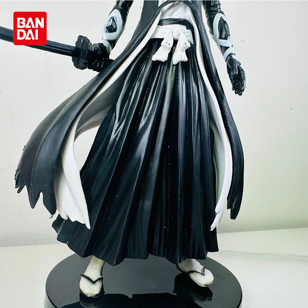 Descubre este conjunto de 3 figuras de BLEACH que presentan a Ichigo, Rukia y Kenpachi en posturas icónicas. Fabricados con PVC de alta calidad, son perfectos para añadirlos a una colección o como regalo para los fans del anime. 