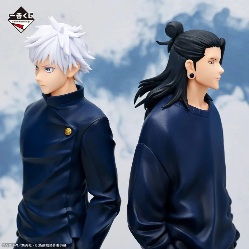 Edition limitée Bandai Jujutsu Kaisen Ichiban KUJI | Figurines en PVC mesurant 20cm de Satoru Gojo et Geto Suguru de Jujutsu Kaisen. Des modèles de collection idéals pour les fans de l'anime, parfait comme cadeau