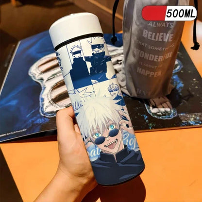 500ml Thermos Isotherme pour les fans de Jujutsu Kaisen, découvrez ce thermos isotherme inspiré conçu avec une grande capacité pour garder vos boissons à température idéale tout en affichant un design de votre personnage préféré